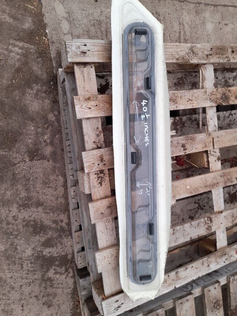 90s Avondale top window 