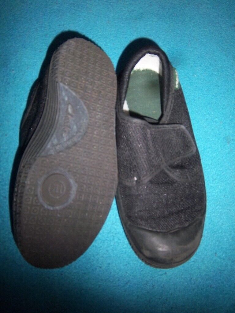 Clarks Black School Doodle Plimsolls Size 11.5 G IP1