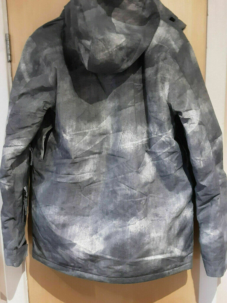 BNWT Mens QUIKSILVER PRINTED SNOW JACKET. SKI. SNOWBOARD. SMALL