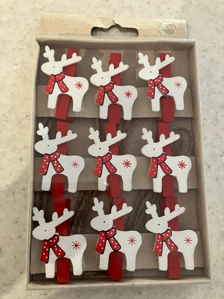 Reindeer stag Christmas greeting card hanging peg clip line holder 