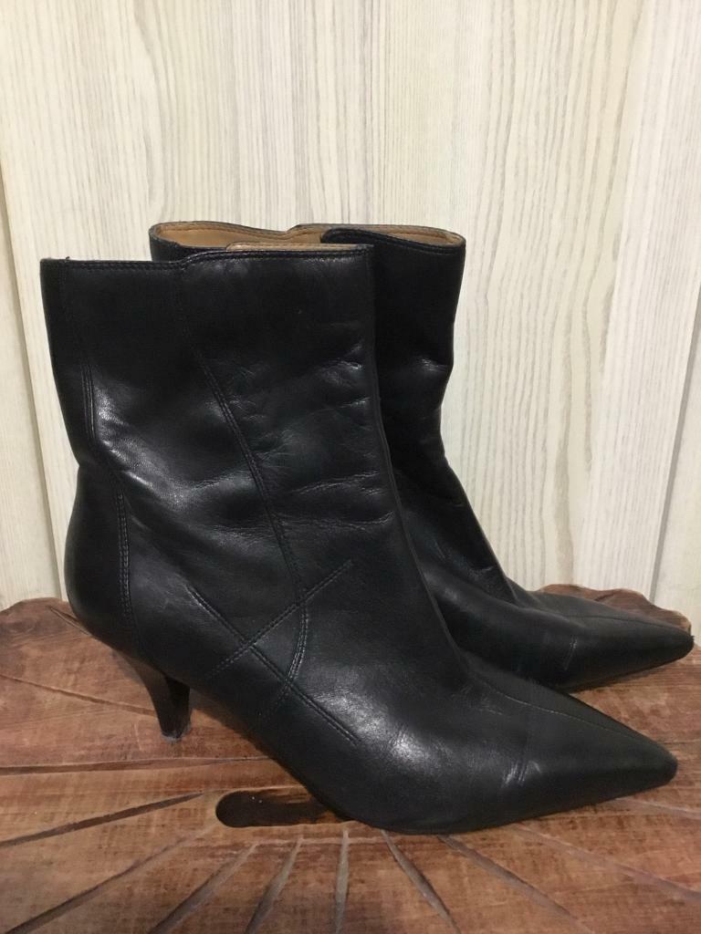 NINE WEST BLACK LEATHER BOOTS SIZE 5