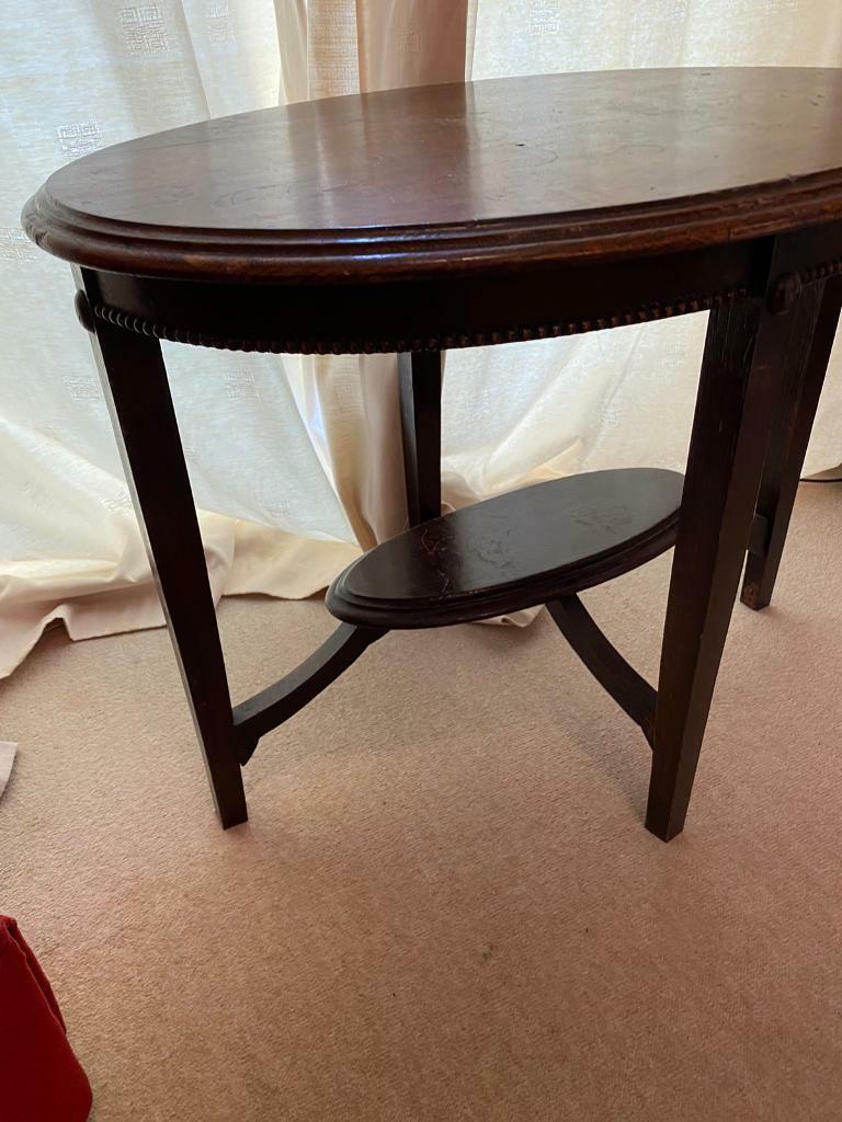 Table oval 