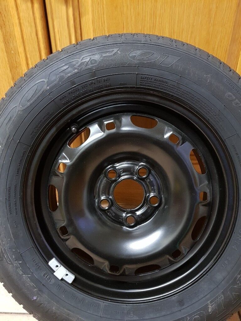 image for Volkswagen Audi Seat Skoda Dunlop SP Sport 01 175/70 R14 84T Wheel and