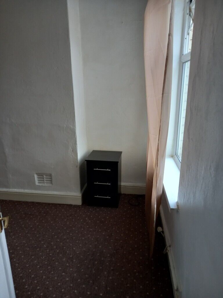 **TO LET** 30 ANCASTER STREET** 2 BEDROOM** DSS ACCEPTED** NO DEPOSIT**