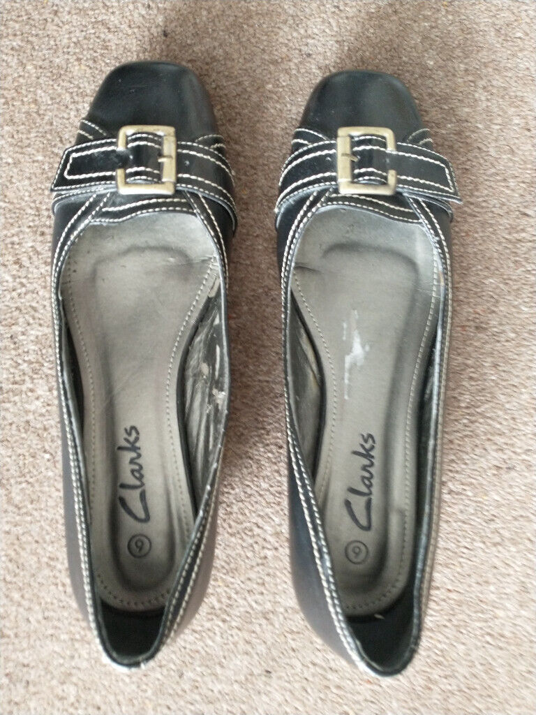 Ladies shoes. Clarks. Black. Size 6. Slip-on shoes with buckle. Ditsy heel.
