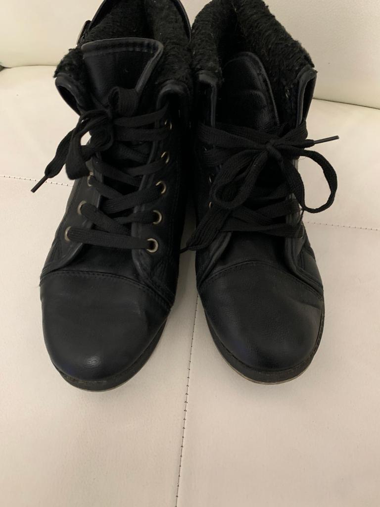image for Ladies black boots size 39