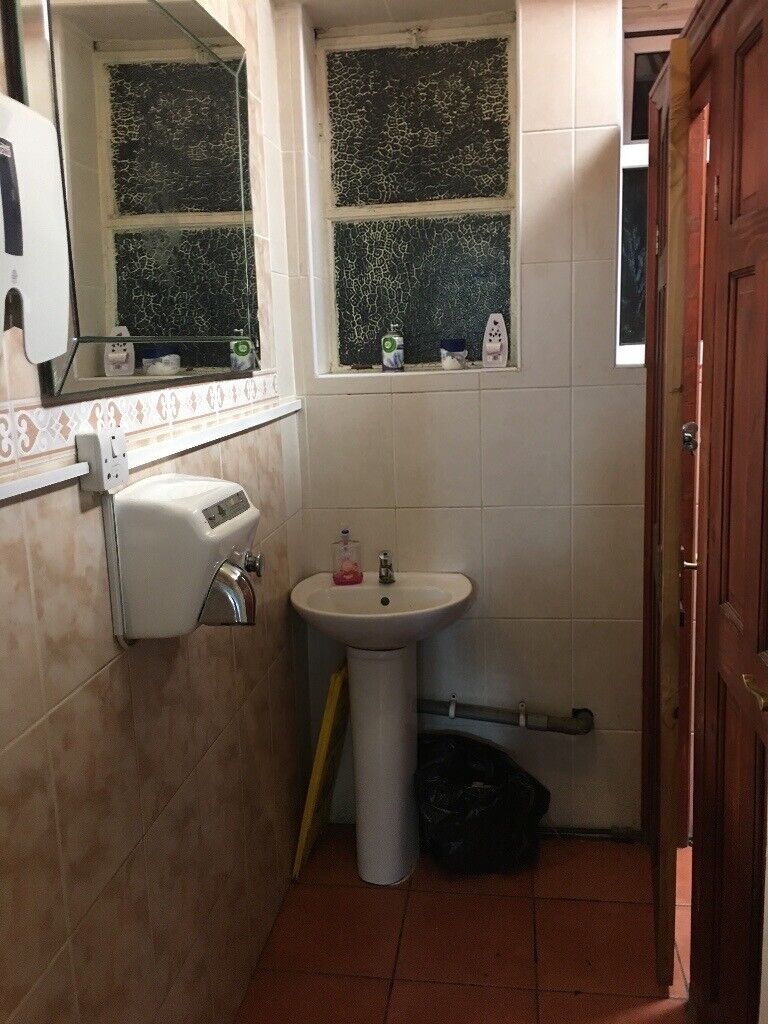 EVENTS/CHURCH D1/F1/D2/F2 HALL 200-300 SEATER TO RENT in ERITH TO LET-SHARED USE AT £995 PER MONTH 