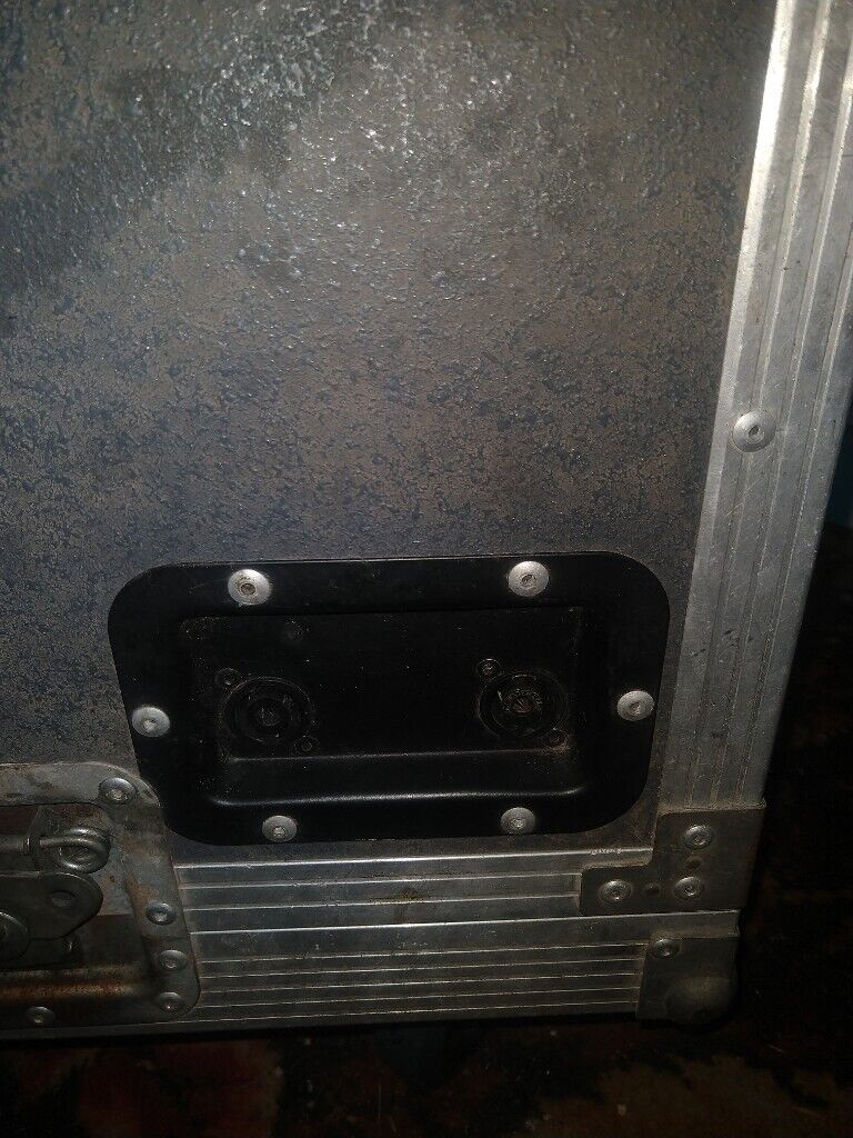 x2 Amplifiers,with crossover and graphic equalizer