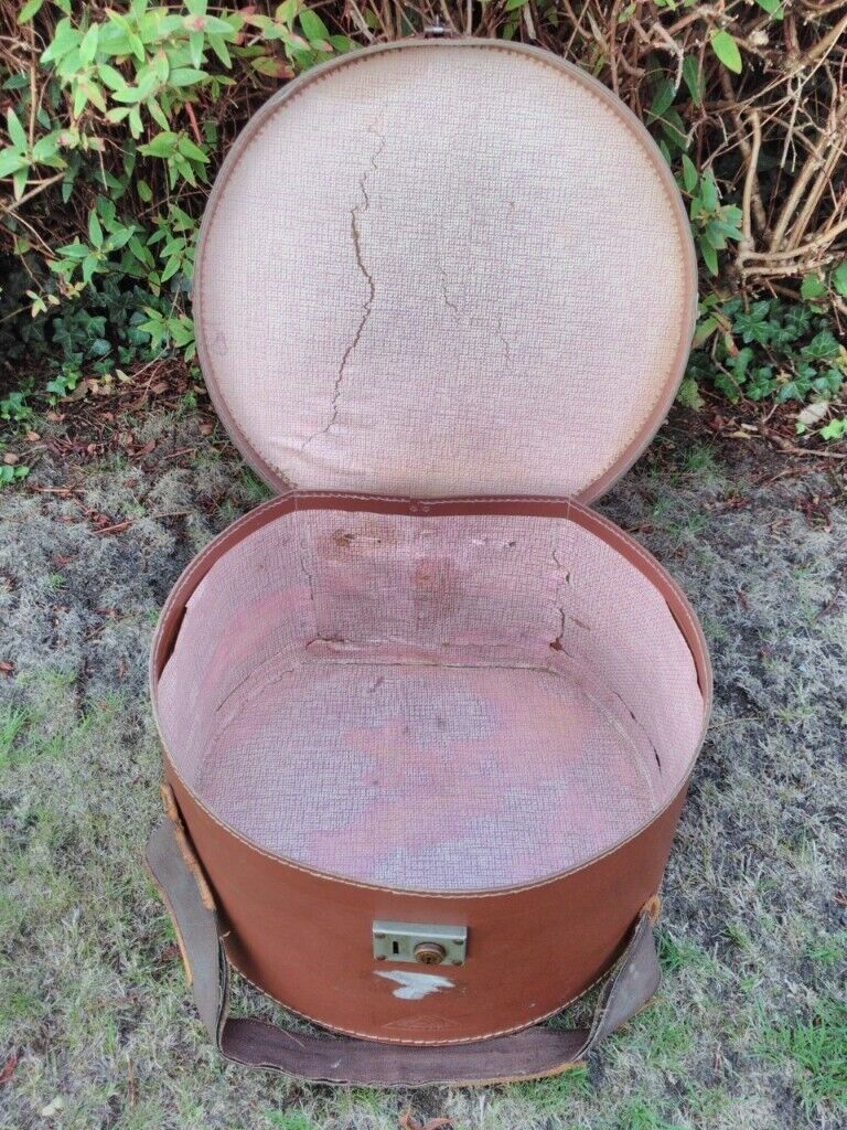 Hat boxes