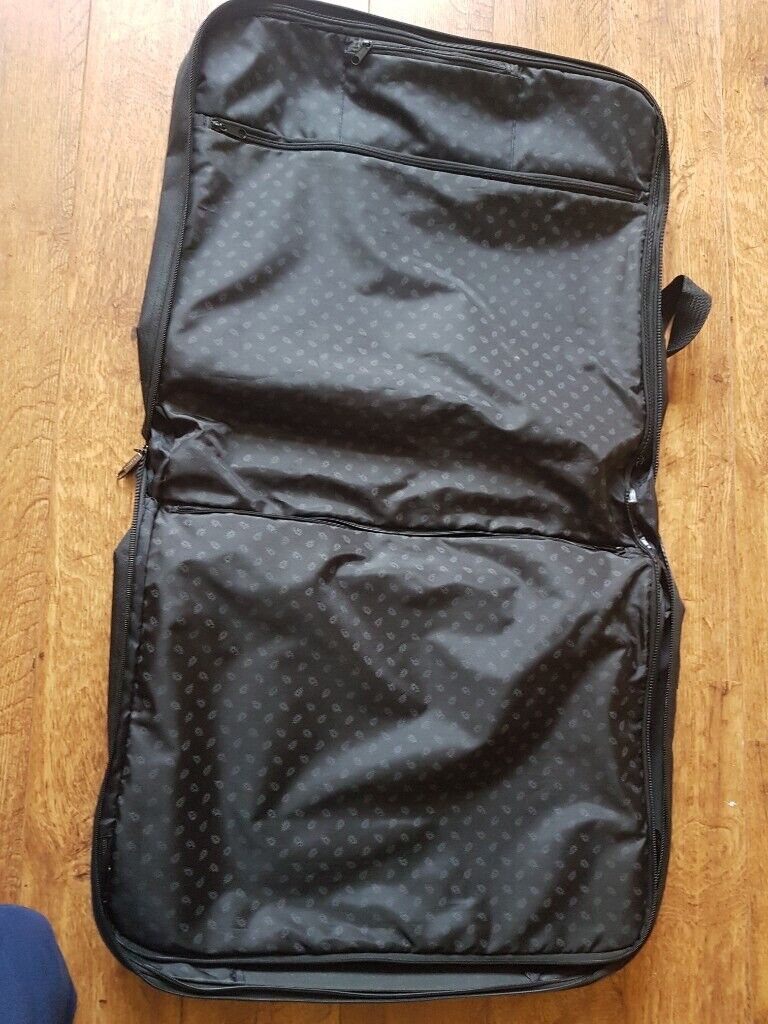 New SKYFLITE suit carrier -excellent condition