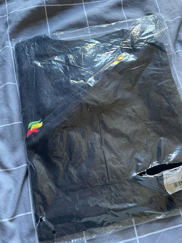 image for Mens jumper and shirt size Large 