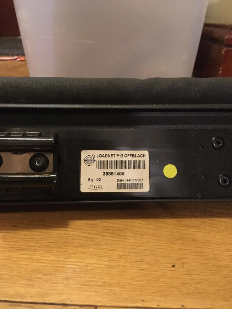 VOLVO V50 - Loadnet P12 Off black