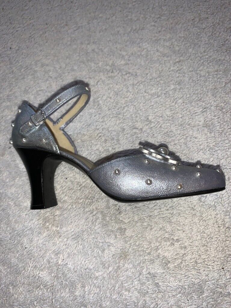 Small Silver High Heel Shoe Ornament IP1