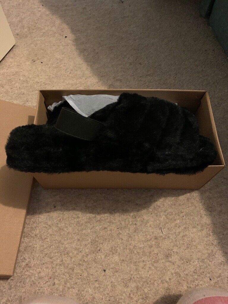 Ladies slippers new in box size 7