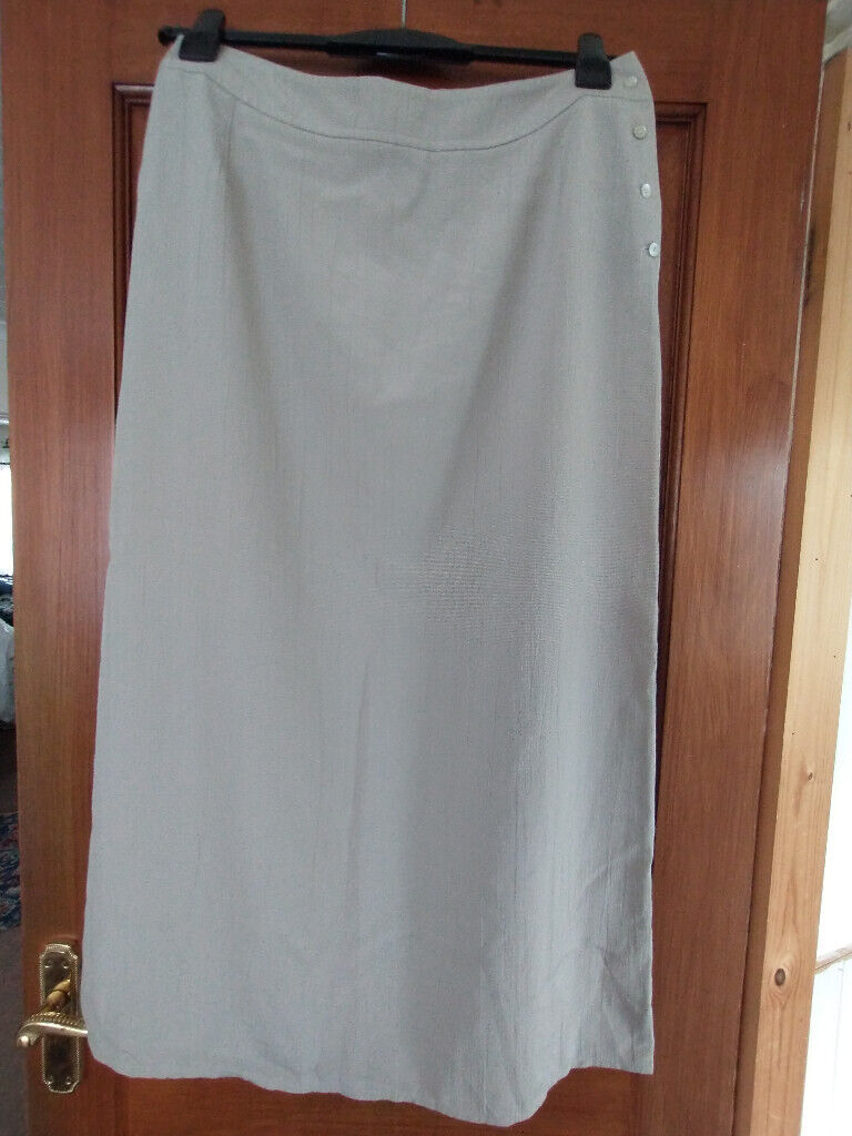 image for SKIRT. SIZE 14. Smart/Summer-weight. Flat pearl buttons,4, on side fastening. New cond.
