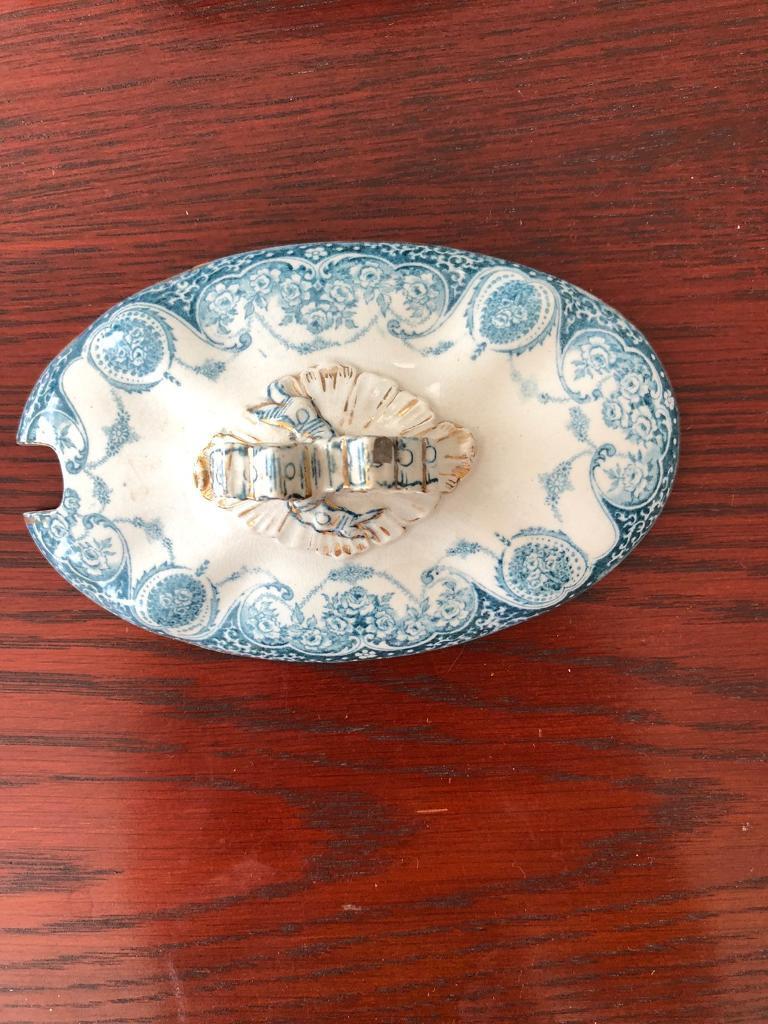 Gravy/Sauce Boat with lid