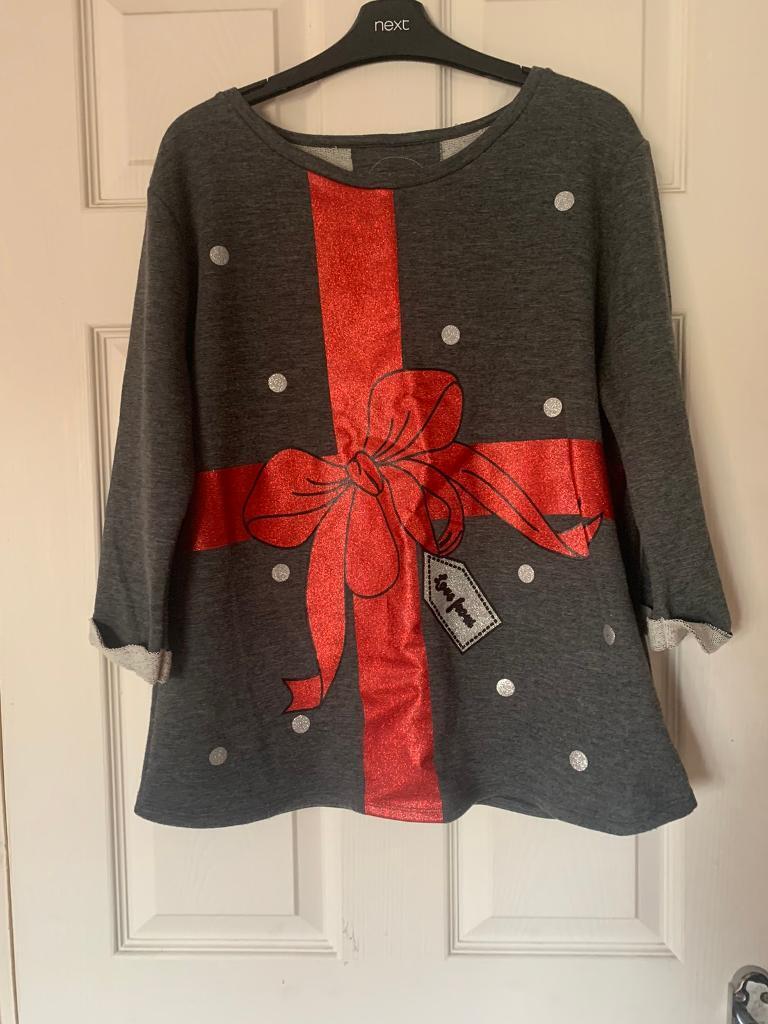 Grey & Red festive fun top size M  £4