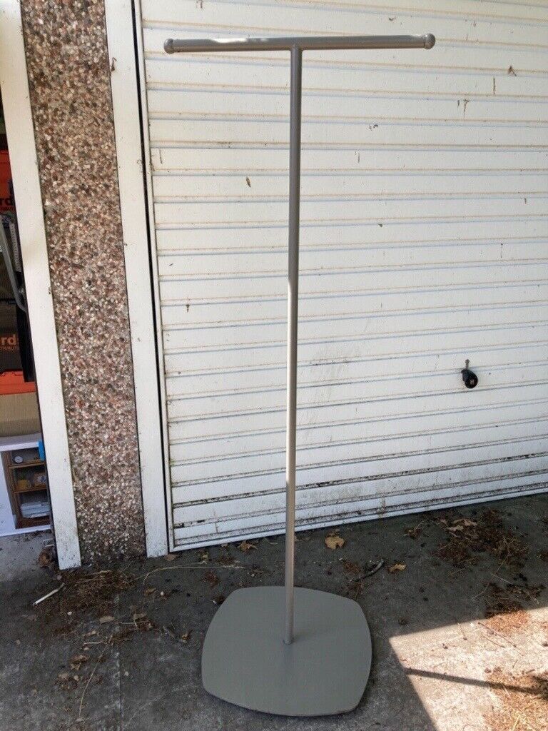 EX LAURA ASHLEY FREESTANDING BESPOKE 2 PRONG GARMENT DISPLAY STAND/POLE- RETAIL