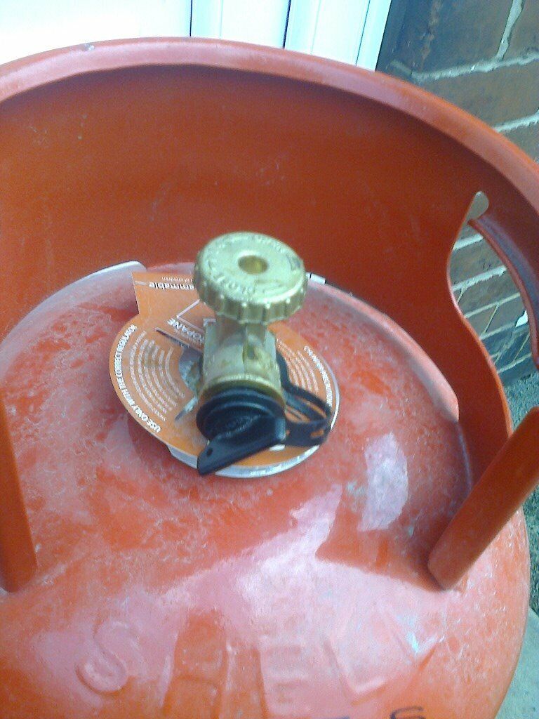 19kg Flo gas propane bottle. FULL. Like for like exchange bottle needed. See details.