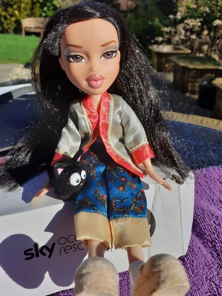 BRATZ Rare Jade Sleep-0ver Doll with small Petz 2006