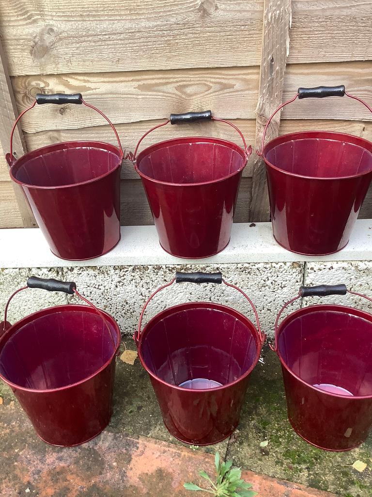 Calipsa Zinc Red Bucket With Flexible Handles 