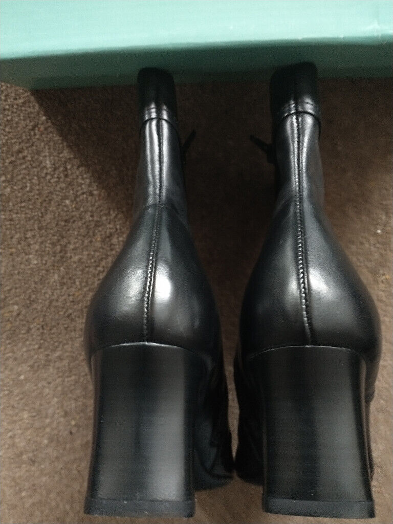  LEATHER BOOTS - CLARKS. SMART, BLACK, HEELED. Size 5.5D. New, unworn