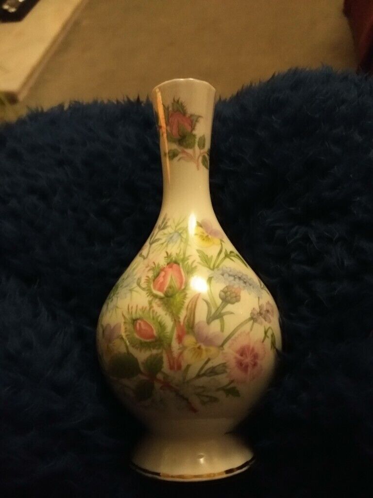 image for WHITE AYNSLEY WILD TUDOR CHINA BUD VASE.
