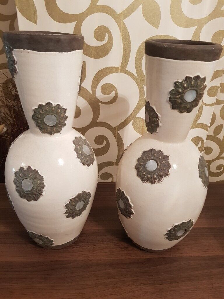 Quality  2 X  Brown and Beige  vase spotless condition 