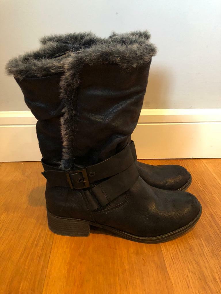 Ladies size 4 black boots