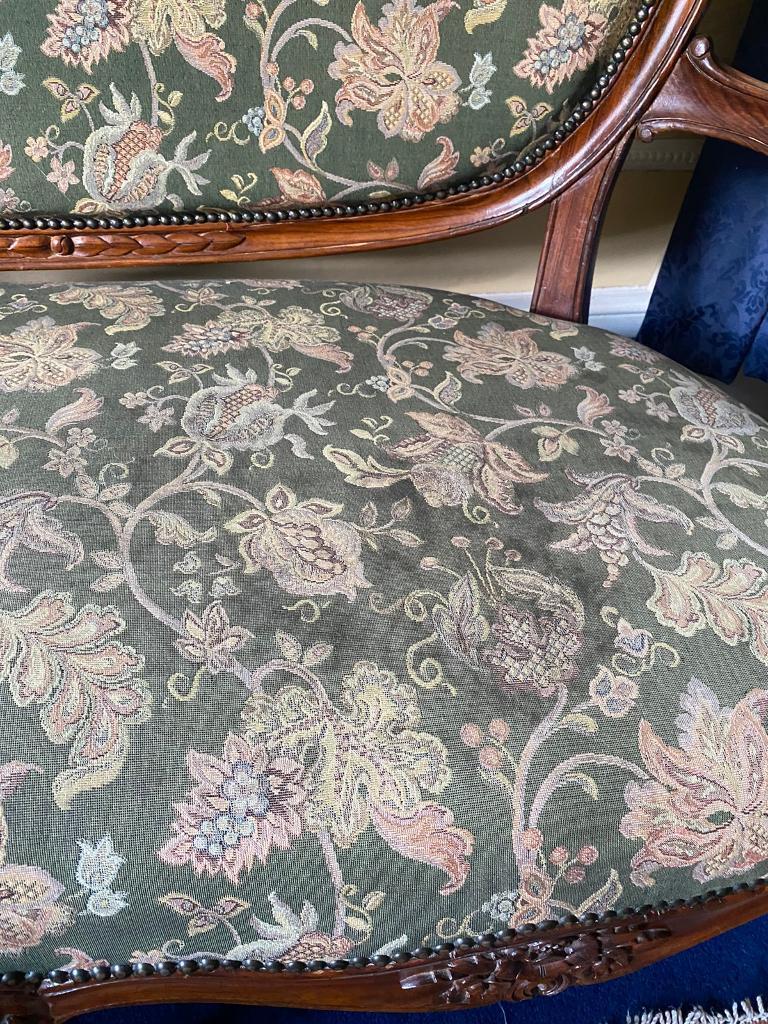 Sofa and two chairs set