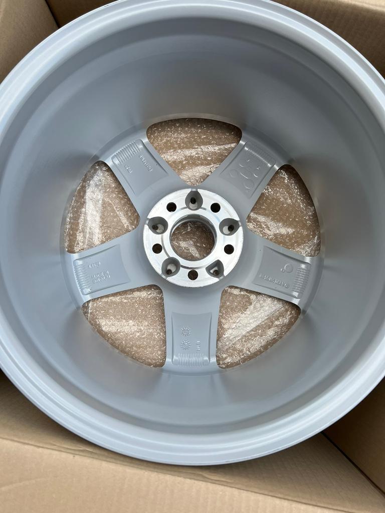 4 x New genuine Mercedes Benz Avior Alloy wheels Boxed-Sterling Silver
