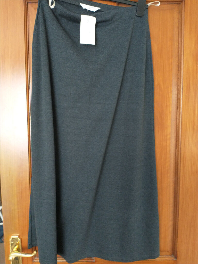 Ladies skirt, size 14. Grey, jersey marl. Dorothy Perkins. New, still labelled.