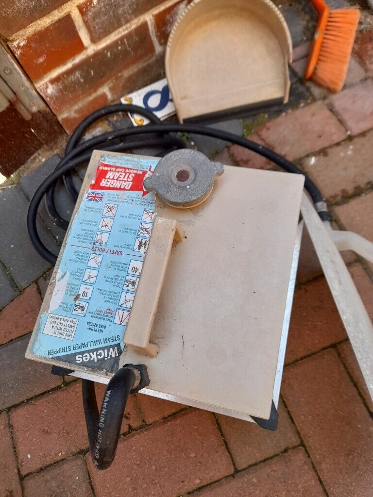 A Wickes Wall paper stripper