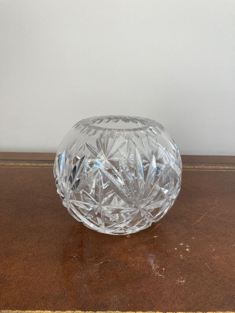 Beautiful Vintage 5.1/4 inch x 4.1/2 inch dia Lead Crystal Cut Glass Vase Ball (ref G32)