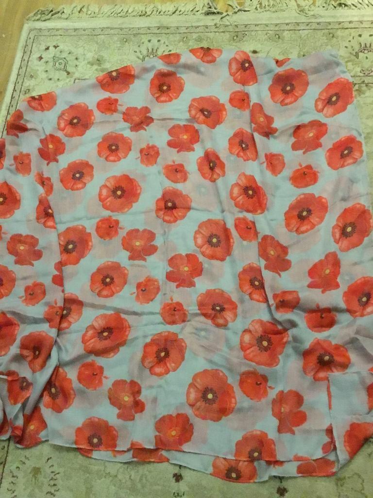image for POPPY DESIGN LARGE SCARFE/ SHAWL
