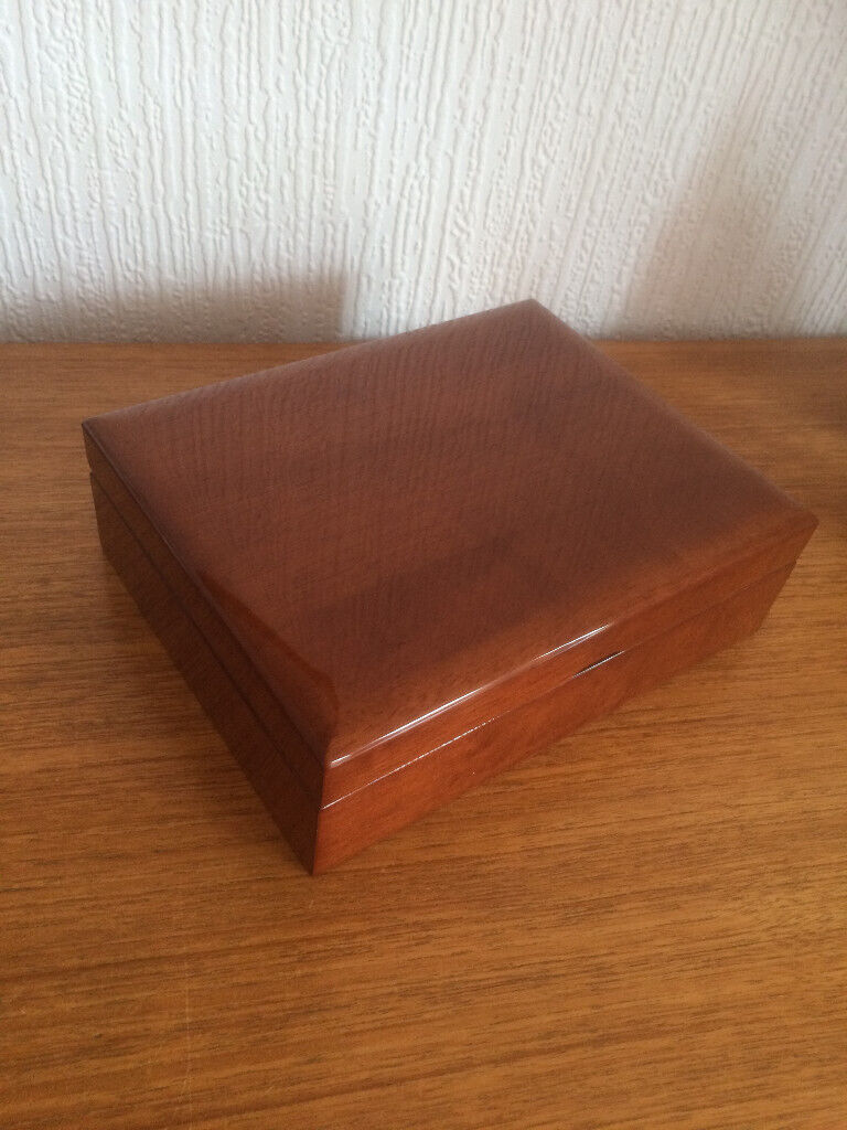 image for HIGH GLOSS VARNISHED WOOD JEWELLERY / TRINKET BOX-NEW