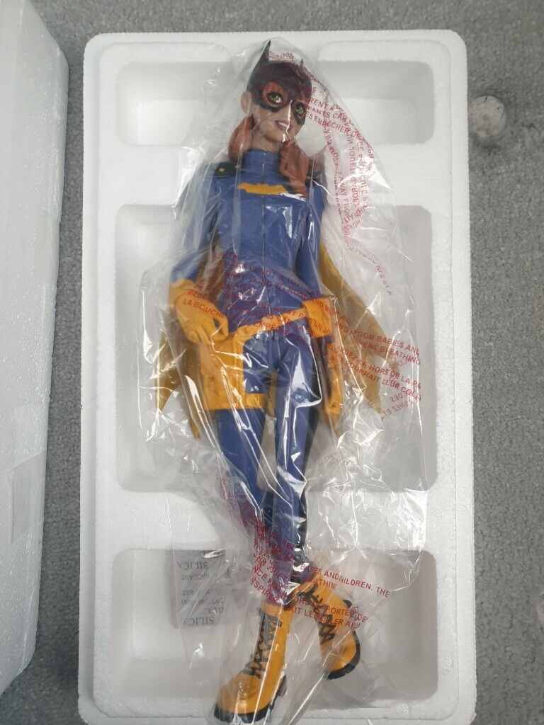 Batgirl (Batman) DC comucs designer series statue