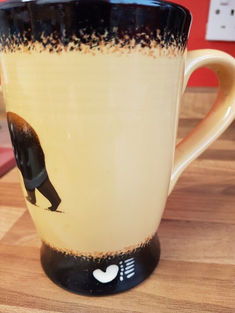 Carvers Brushwerks Canada Stoneware Rare Big Bear Mug. Collection only