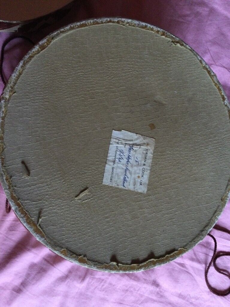COLLECTABLE VINTAGE HAT BOX