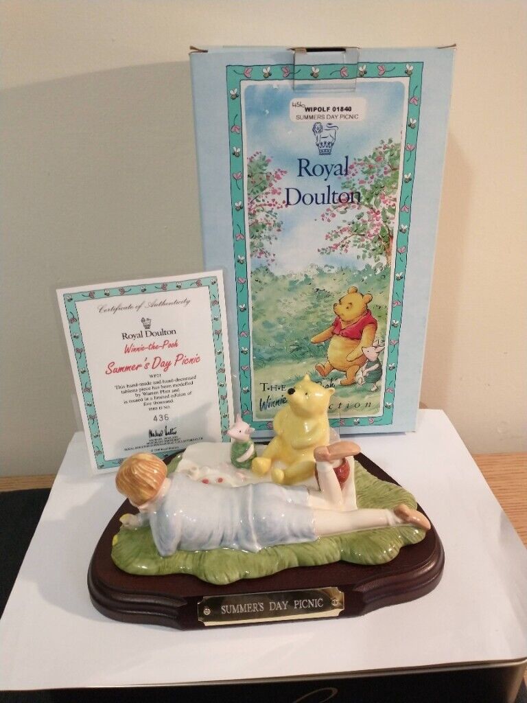 Royal Doulton Winnie The Pooh "Summers Day Picnic" BOXED NEVER DISPLAYED