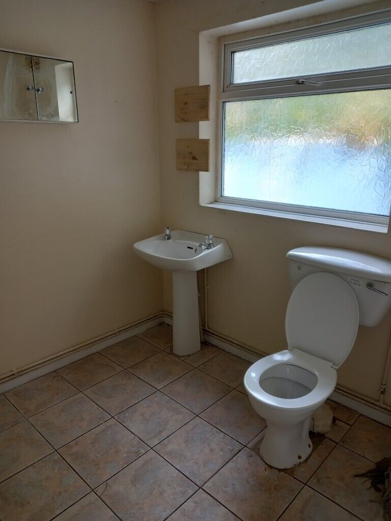 **LET BY**27 LINDLEY STREET**2 BEDROOM**DSS ACCEPTED**NO DEPOSIT**