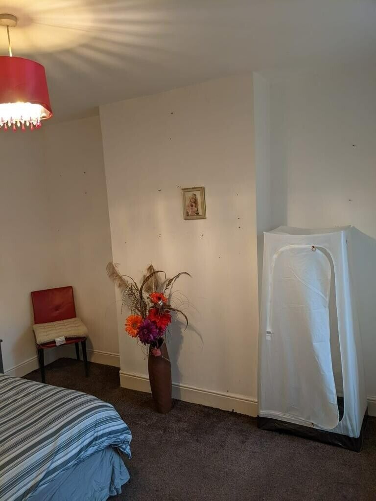 **HOMELESS ACCOMMODATION**DOUBLE ROOM in GOLDS HILL GARDENS B21**ALL DSS ACCEPTED**SEE DESCRIPTION**