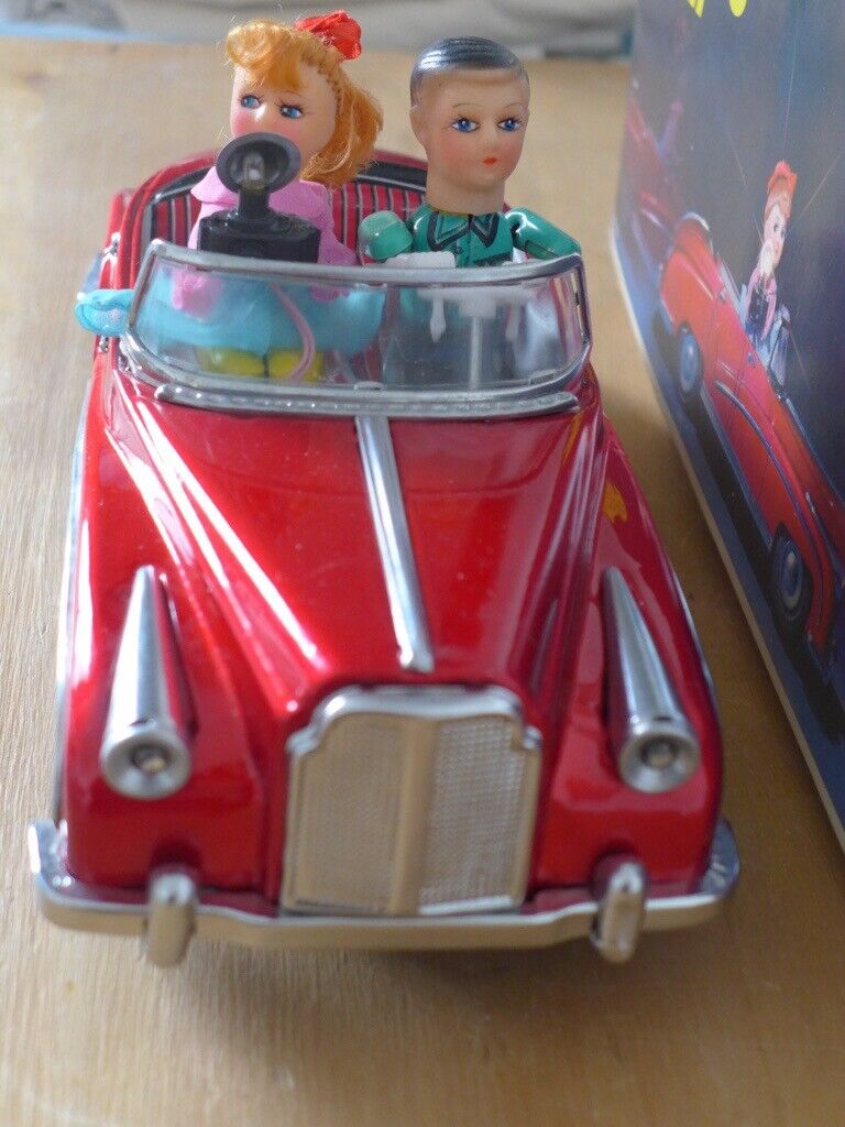 Collectable CHINESE TIN TOY: Vintage PHOTOING ON CAR. Model ME630. Battery Operated. Rare.