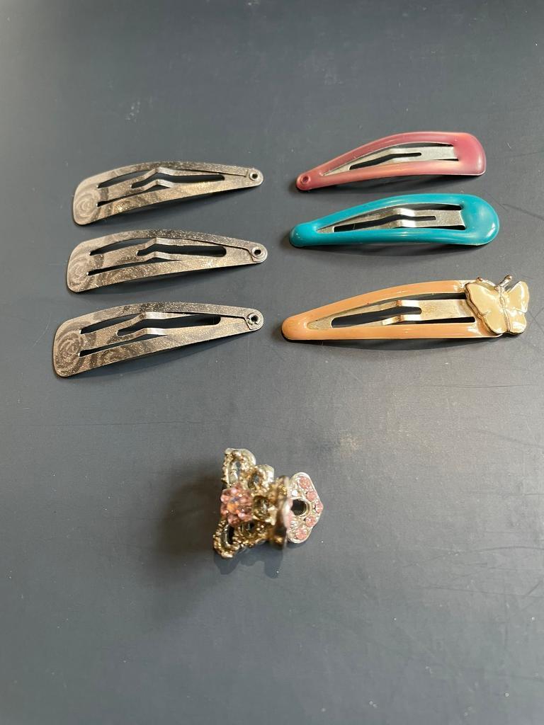image for 6 girls hair clip and one pretty pink sparkly crocodile hair clip. 