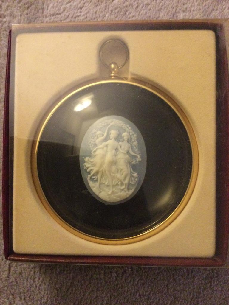 image for The Three Graces in Cameo from Peter Bates, still in original box.
