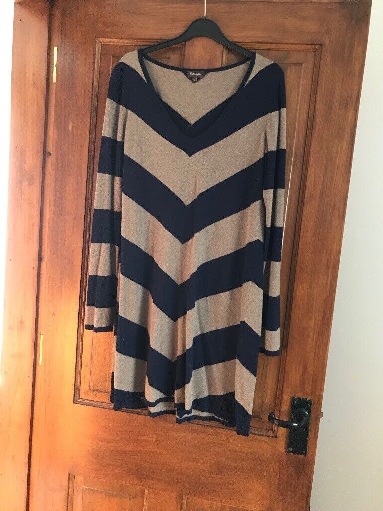 image for Phase Eight dress