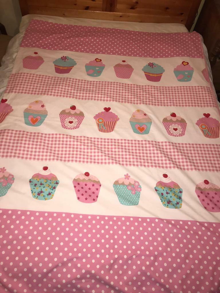 Single duvet cupcake cover & 1 pillow case 