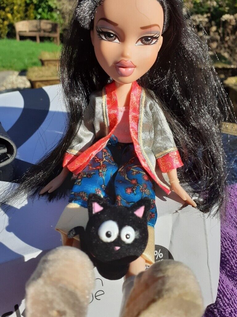 BRATZ Rare Jade Sleep-0ver Doll with small Petz 2006
