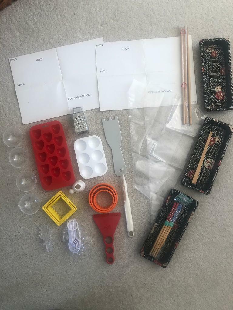 Baking items: Moulds, Cookie Cutters, Grater, Piping bags, Measuring Spoons, Gingerbread House