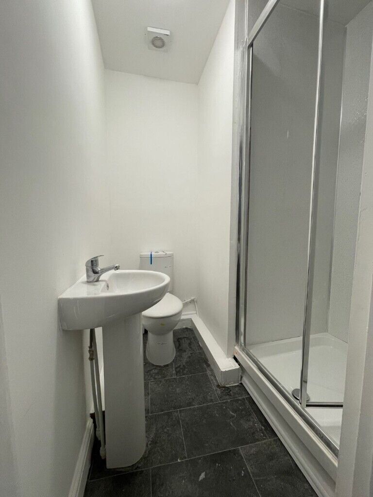 Double Rooms With Own Showers In Hyson Green Dss & Benefits Accepted Universal Credit JSA ESA IS
